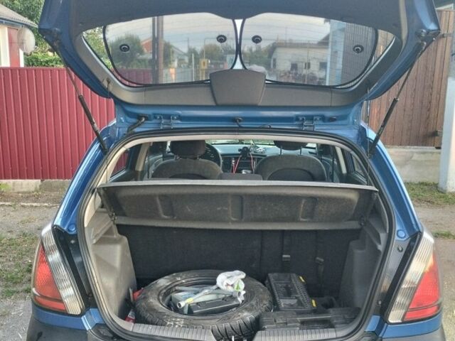 Синий Киа Рио, объемом двигателя 1.4 л и пробегом 190 тыс. км за 3200 $, фото 6 на Automoto.ua