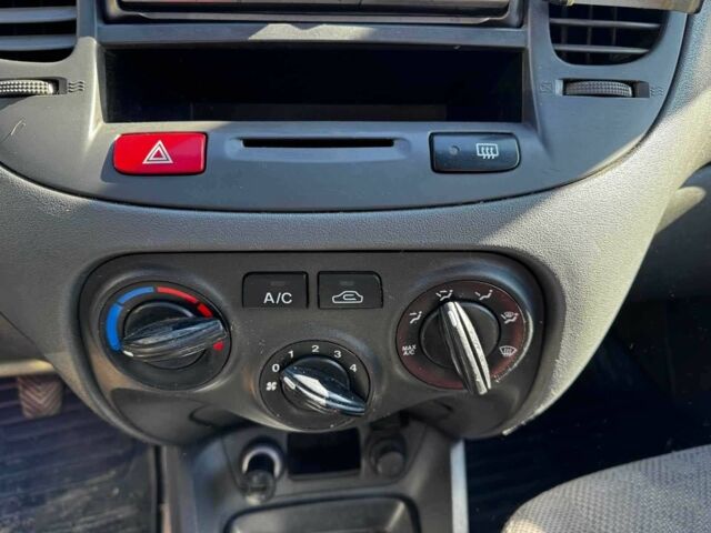 Синій Кіа Ріо, об'ємом двигуна 1.4 л та пробігом 343 тис. км за 4690 $, фото 16 на Automoto.ua