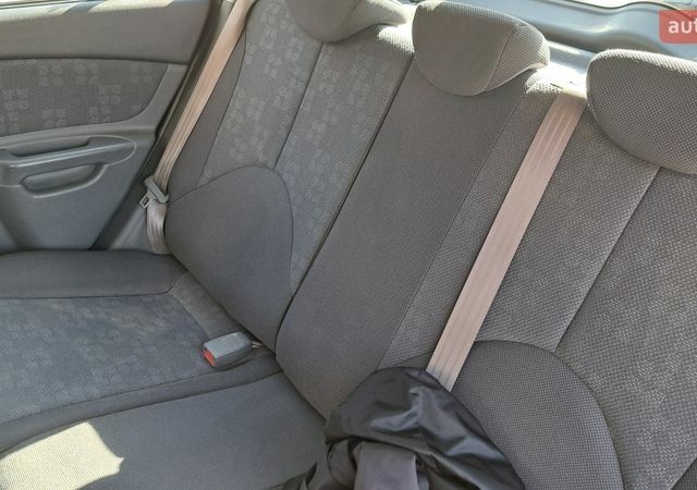 Синий Киа Рио, объемом двигателя 1.4 л и пробегом 155 тыс. км за 4700 $, фото 22 на Automoto.ua