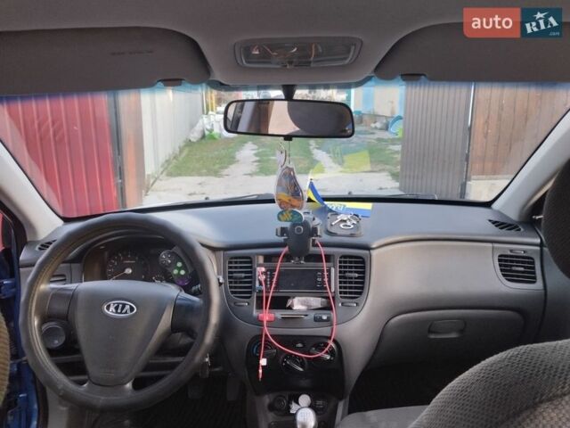 Синий Киа Рио, объемом двигателя 1.4 л и пробегом 190 тыс. км за 3500 $, фото 4 на Automoto.ua