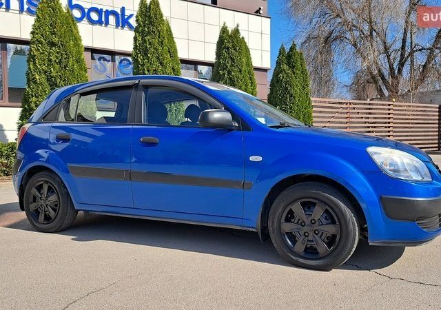 Синий Киа Рио, объемом двигателя 1.4 л и пробегом 155 тыс. км за 4700 $, фото 5 на Automoto.ua