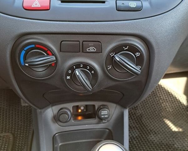 Синий Киа Рио, объемом двигателя 1.4 л и пробегом 155 тыс. км за 4700 $, фото 33 на Automoto.ua