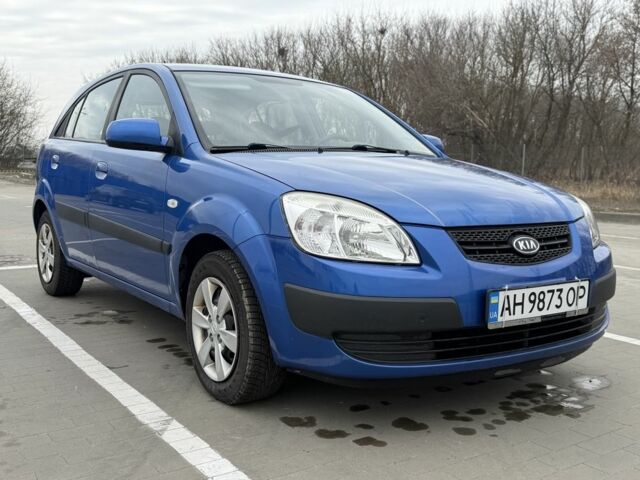 Синий Киа Рио, объемом двигателя 1.4 л и пробегом 179 тыс. км за 3800 $, фото 1 на Automoto.ua