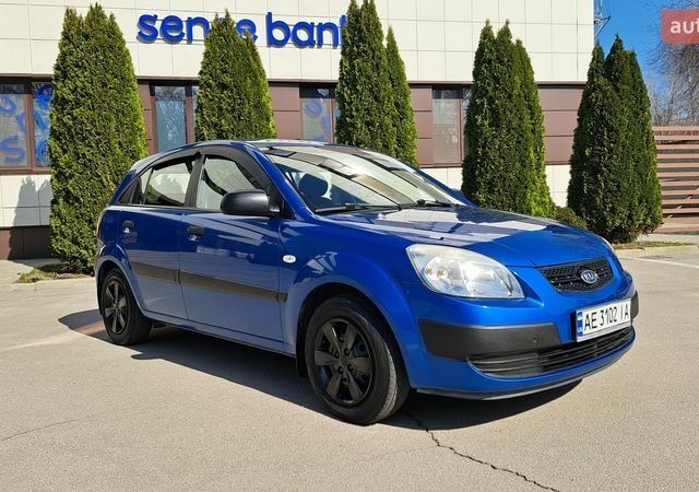 Синий Киа Рио, объемом двигателя 1.4 л и пробегом 155 тыс. км за 4700 $, фото 3 на Automoto.ua