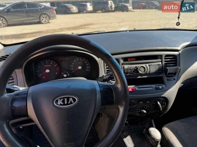 Синий Киа Рио, объемом двигателя 1.4 л и пробегом 343 тыс. км за 3490 $, фото 18 на Automoto.ua