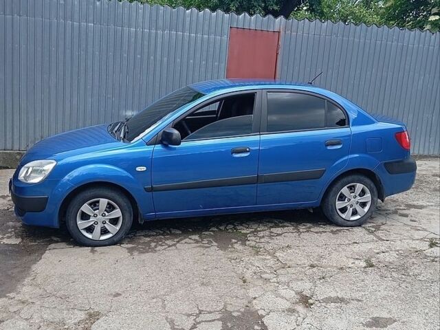 Синий Киа Рио, объемом двигателя 1.4 л и пробегом 180 тыс. км за 3800 $, фото 4 на Automoto.ua