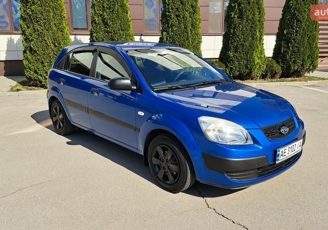 Синий Киа Рио, объемом двигателя 1.4 л и пробегом 155 тыс. км за 4700 $, фото 2 на Automoto.ua