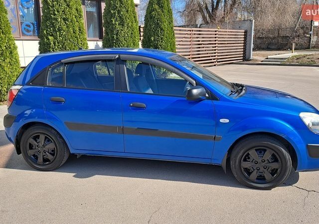 Синий Киа Рио, объемом двигателя 1.4 л и пробегом 155 тыс. км за 4700 $, фото 6 на Automoto.ua