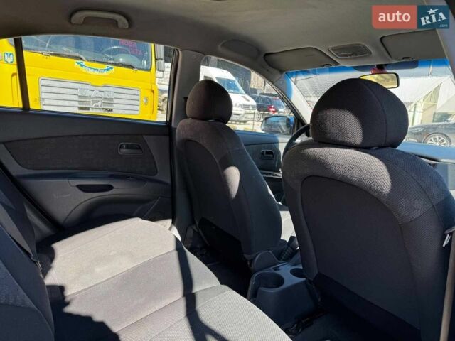 Синий Киа Рио, объемом двигателя 1.4 л и пробегом 343 тыс. км за 3490 $, фото 23 на Automoto.ua