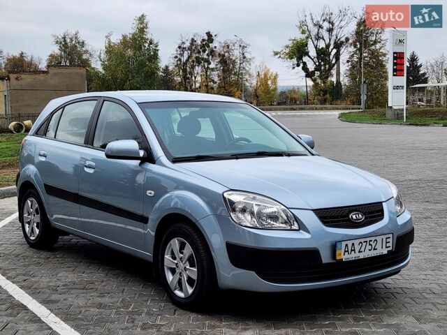 Синий Киа Рио, объемом двигателя 1.4 л и пробегом 192 тыс. км за 6444 $, фото 2 на Automoto.ua