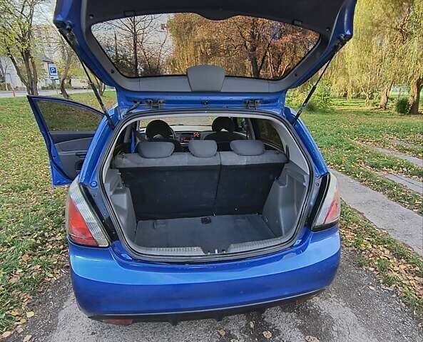 Синий Киа Рио, объемом двигателя 1.4 л и пробегом 142 тыс. км за 4200 $, фото 3 на Automoto.ua