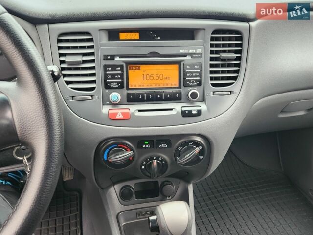 Синий Киа Рио, объемом двигателя 1.4 л и пробегом 192 тыс. км за 6444 $, фото 31 на Automoto.ua