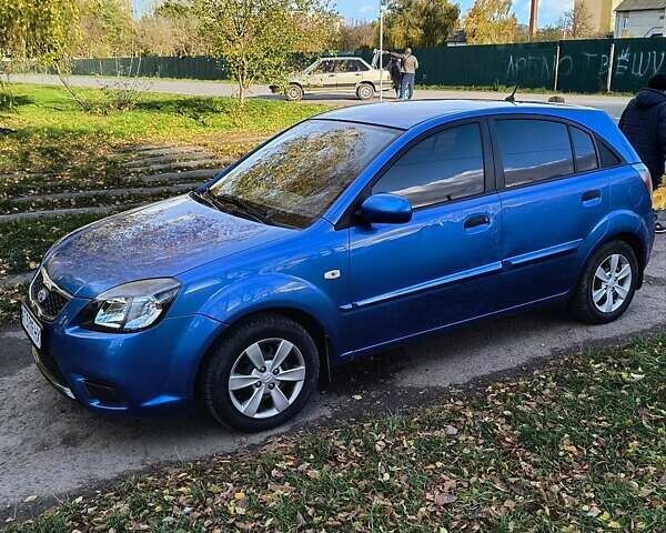 Синий Киа Рио, объемом двигателя 1.4 л и пробегом 142 тыс. км за 4200 $, фото 7 на Automoto.ua
