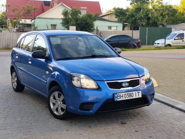 Синий Киа Рио, объемом двигателя 1.4 л и пробегом 165 тыс. км за 4850 $, фото 3 на Automoto.ua
