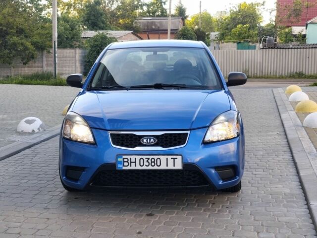 Синий Киа Рио, объемом двигателя 1.4 л и пробегом 165 тыс. км за 4850 $, фото 2 на Automoto.ua