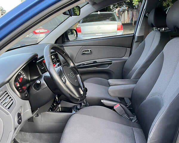 Синий Киа Рио, объемом двигателя 1.5 л и пробегом 275 тыс. км за 5500 $, фото 15 на Automoto.ua