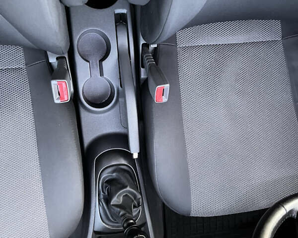 Синий Киа Рио, объемом двигателя 1.5 л и пробегом 275 тыс. км за 5500 $, фото 19 на Automoto.ua