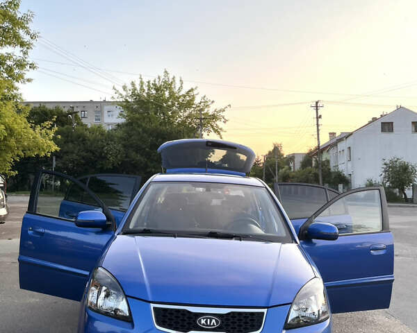 Синий Киа Рио, объемом двигателя 1.5 л и пробегом 275 тыс. км за 5500 $, фото 4 на Automoto.ua