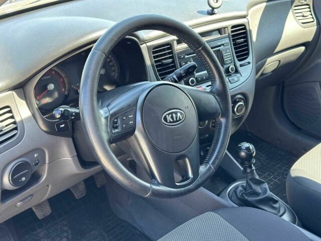 Синий Киа Рио, объемом двигателя 1.5 л и пробегом 275 тыс. км за 5990 $, фото 14 на Automoto.ua