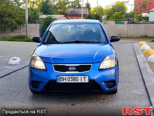 Синій Кіа Ріо, об'ємом двигуна 1.4 л та пробігом 165 тис. км за 4850 $, фото 2 на Automoto.ua