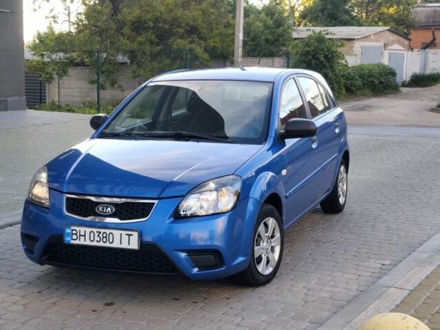 Синий Киа Рио, объемом двигателя 1.4 л и пробегом 165 тыс. км за 4850 $, фото 1 на Automoto.ua