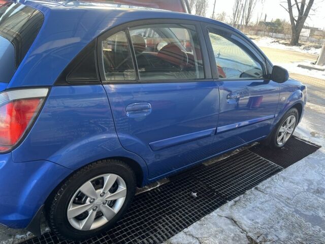 Синій Кіа Ріо, об'ємом двигуна 1.4 л та пробігом 90 тис. км за 6000 $, фото 3 на Automoto.ua