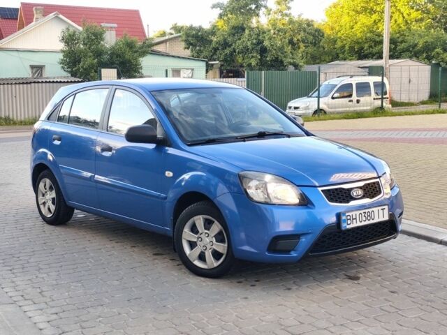 Синий Киа Рио, объемом двигателя 1.4 л и пробегом 165 тыс. км за 4850 $, фото 5 на Automoto.ua