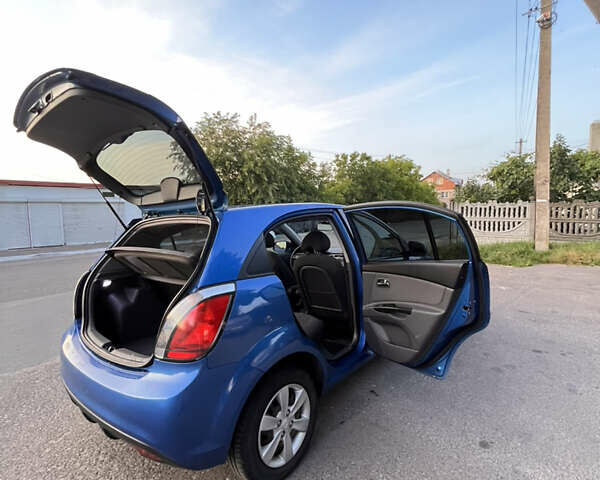 Синий Киа Рио, объемом двигателя 1.5 л и пробегом 275 тыс. км за 5500 $, фото 6 на Automoto.ua