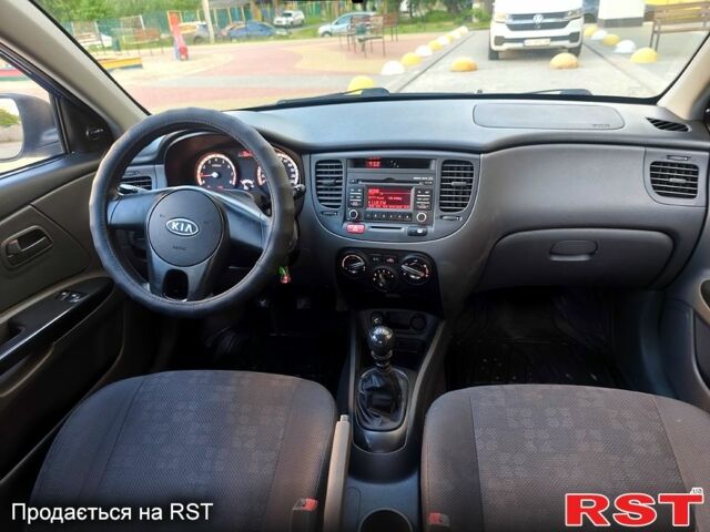 Синій Кіа Ріо, об'ємом двигуна 1.4 л та пробігом 165 тис. км за 4850 $, фото 9 на Automoto.ua