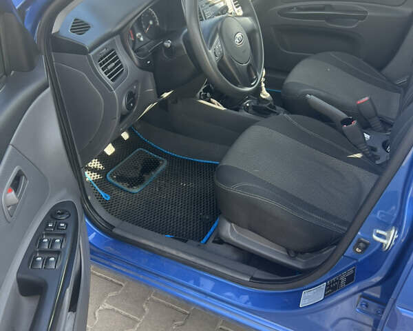 Синій Кіа Ріо, об'ємом двигуна 1.4 л та пробігом 178 тис. км за 6500 $, фото 4 на Automoto.ua
