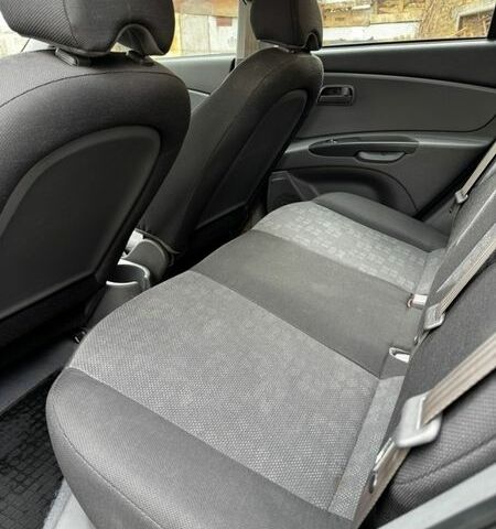 Синій Кіа Ріо, об'ємом двигуна 1.4 л та пробігом 93 тис. км за 8200 $, фото 21 на Automoto.ua