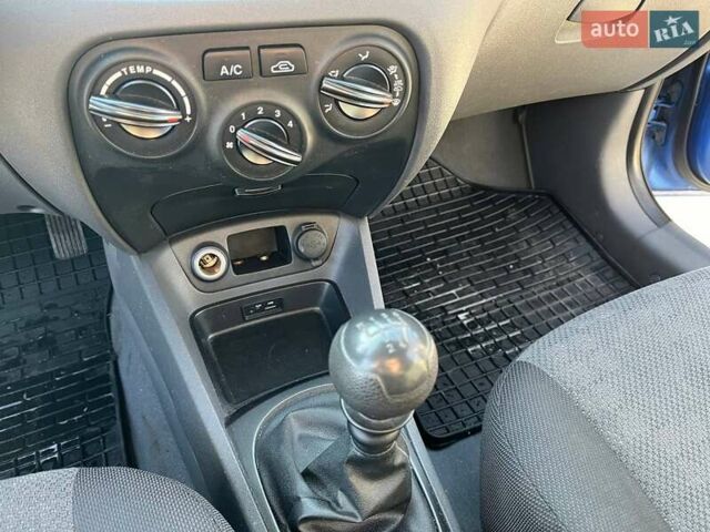 Синий Киа Рио, объемом двигателя 1.4 л и пробегом 185 тыс. км за 5300 $, фото 13 на Automoto.ua