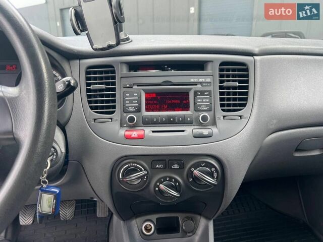 Синій Кіа Ріо, об'ємом двигуна 1.4 л та пробігом 190 тис. км за 5490 $, фото 24 на Automoto.ua