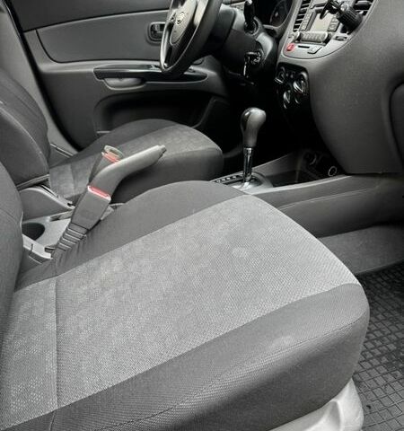 Синій Кіа Ріо, об'ємом двигуна 1.4 л та пробігом 93 тис. км за 8200 $, фото 22 на Automoto.ua