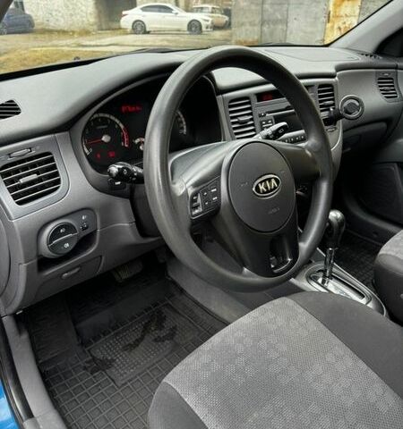 Синій Кіа Ріо, об'ємом двигуна 1.4 л та пробігом 93 тис. км за 8200 $, фото 17 на Automoto.ua