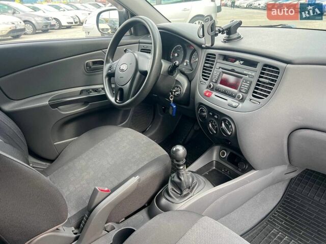 Синій Кіа Ріо, об'ємом двигуна 1.4 л та пробігом 190 тис. км за 5490 $, фото 37 на Automoto.ua