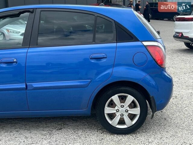 Синій Кіа Ріо, об'ємом двигуна 1.4 л та пробігом 190 тис. км за 5490 $, фото 3 на Automoto.ua