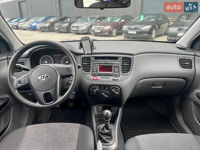 Синій Кіа Ріо, об'ємом двигуна 1.4 л та пробігом 190 тис. км за 5490 $, фото 34 на Automoto.ua