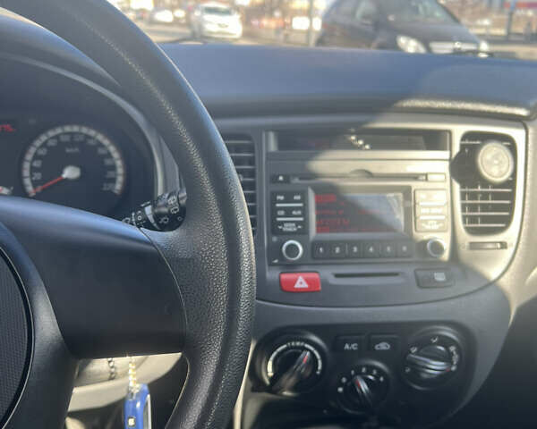 Синій Кіа Ріо, об'ємом двигуна 1.4 л та пробігом 178 тис. км за 6500 $, фото 6 на Automoto.ua