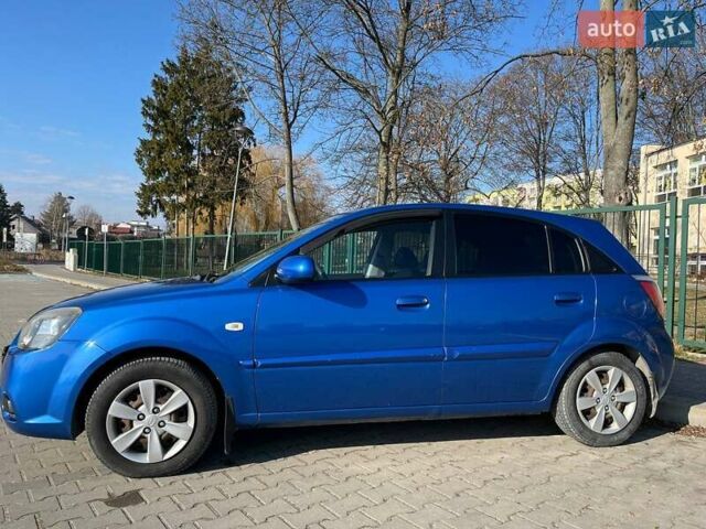 Синий Киа Рио, объемом двигателя 1.4 л и пробегом 185 тыс. км за 5300 $, фото 2 на Automoto.ua