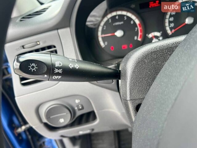 Синій Кіа Ріо, об'ємом двигуна 1.4 л та пробігом 190 тис. км за 5490 $, фото 25 на Automoto.ua