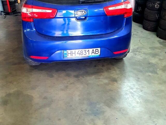 Синий Киа Рио, объемом двигателя 1.6 л и пробегом 300 тыс. км за 4800 $, фото 1 на Automoto.ua