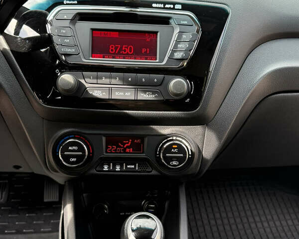 Синий Киа Рио, объемом двигателя 1.59 л и пробегом 92 тыс. км за 9800 $, фото 89 на Automoto.ua