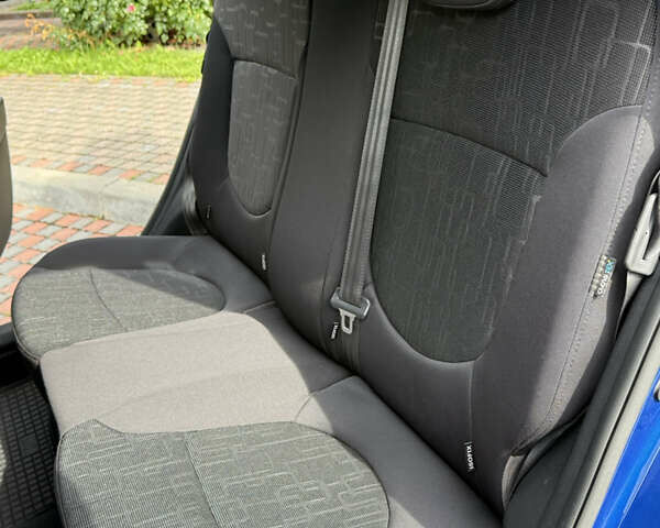 Синий Киа Рио, объемом двигателя 1.59 л и пробегом 92 тыс. км за 9800 $, фото 87 на Automoto.ua