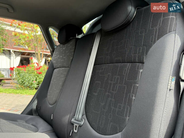 Синий Киа Рио, объемом двигателя 1.59 л и пробегом 92 тыс. км за 9800 $, фото 86 на Automoto.ua