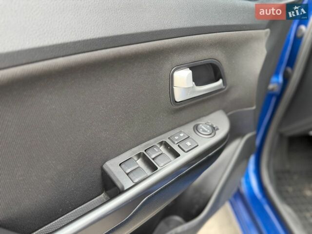 Синій Кіа Ріо, об'ємом двигуна 1.59 л та пробігом 188 тис. км за 8999 $, фото 9 на Automoto.ua