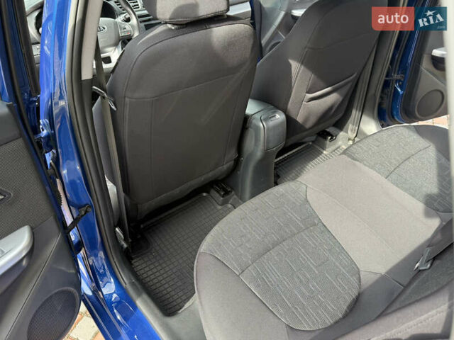 Синий Киа Рио, объемом двигателя 1.59 л и пробегом 92 тыс. км за 9800 $, фото 88 на Automoto.ua