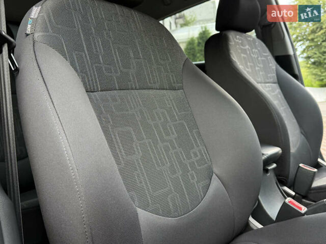 Синий Киа Рио, объемом двигателя 1.59 л и пробегом 92 тыс. км за 9800 $, фото 61 на Automoto.ua