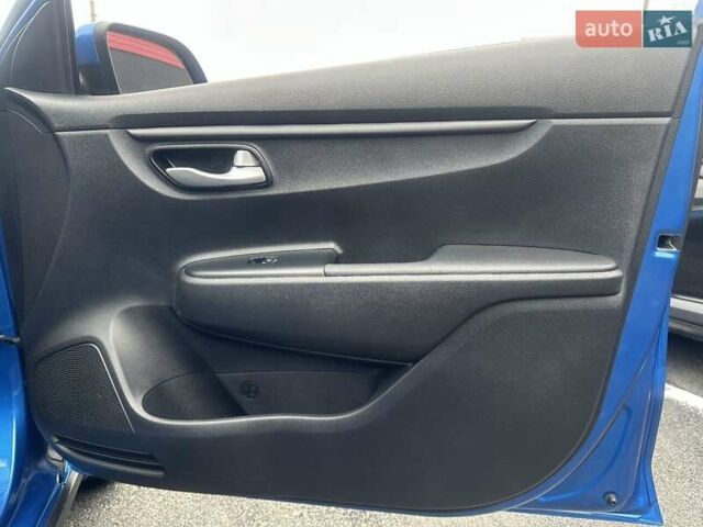 Кіа Ріо 2018 у Малой Виске на Automoto.ua Синій Кіа Ріо, об'ємом двигуна 1.59 л та пробігом 65 тис. км за 15600 $, фото 14 на Automoto.ua