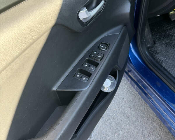 Синий Киа Рио, объемом двигателя 1.59 л и пробегом 86 тыс. км за 18500 $, фото 7 на Automoto.ua